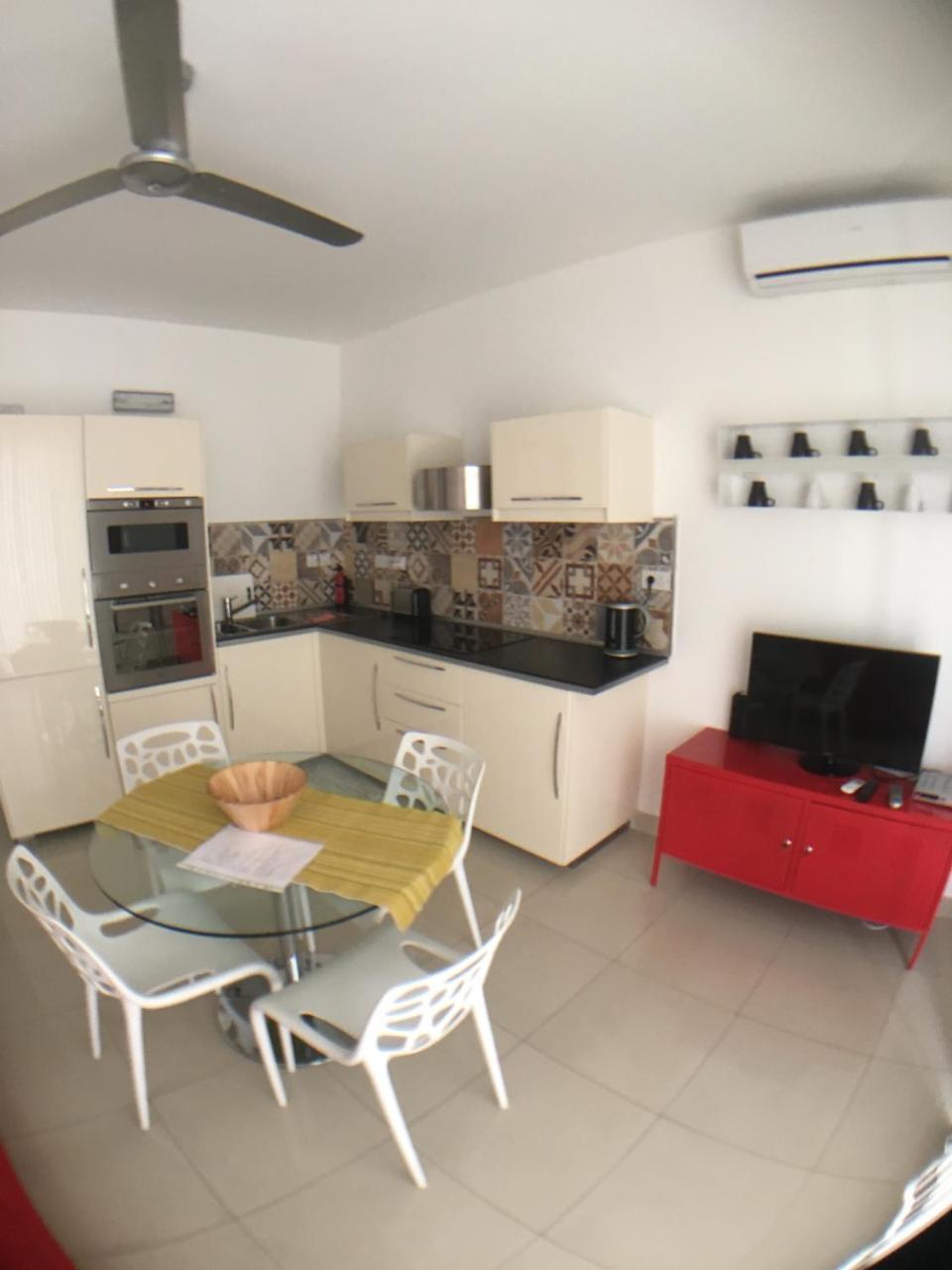 Simons Apartments Minutes Away From Balluta Bay And St Julians Sliema Exteriör bild